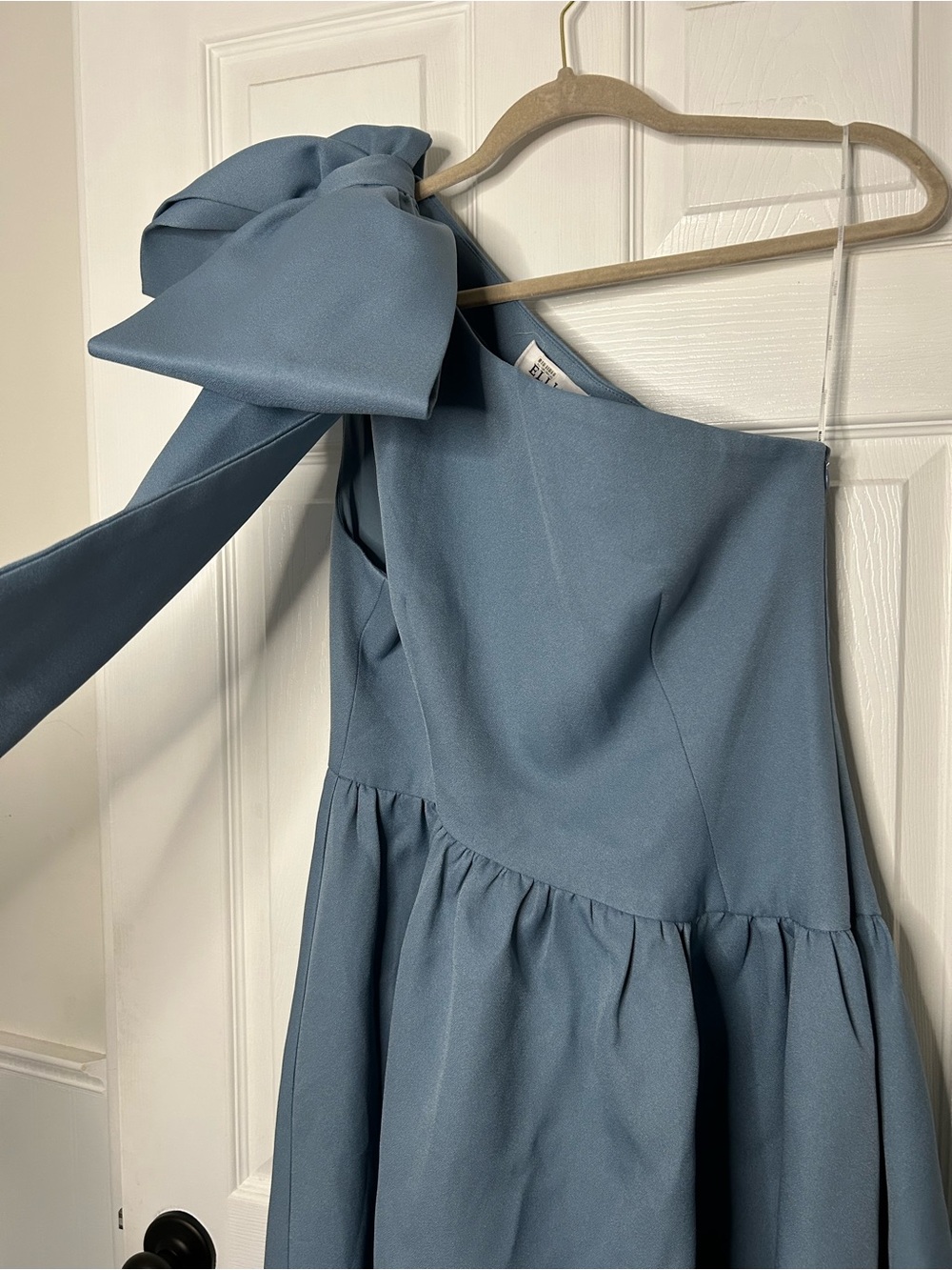 Elliatt Liesel One Shoulder Dress - Picture 4 of 16